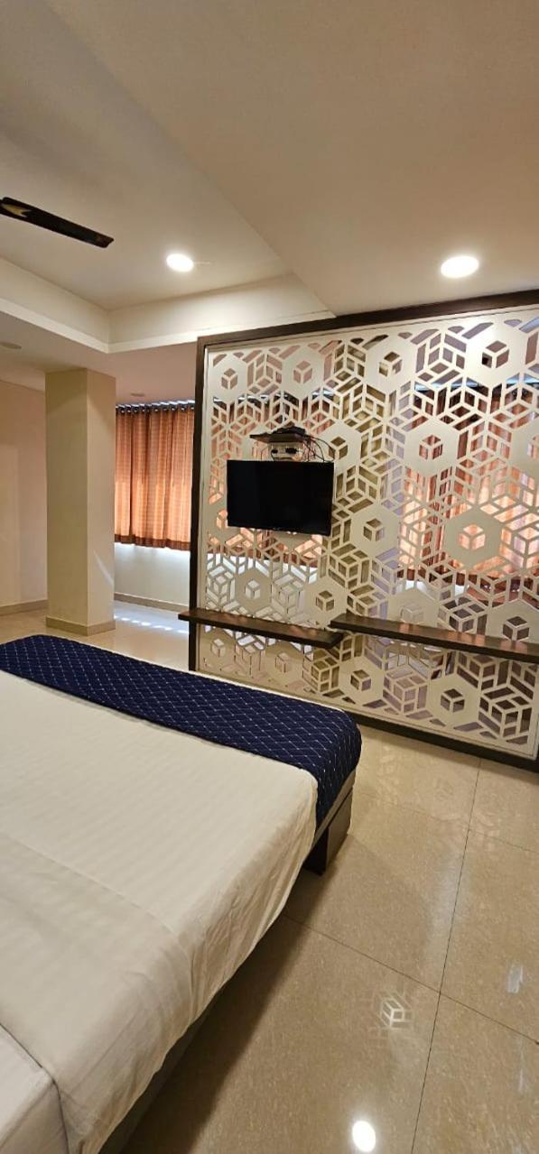 Stayguru Hotel Atithi Bhuj Eksteriør bilde