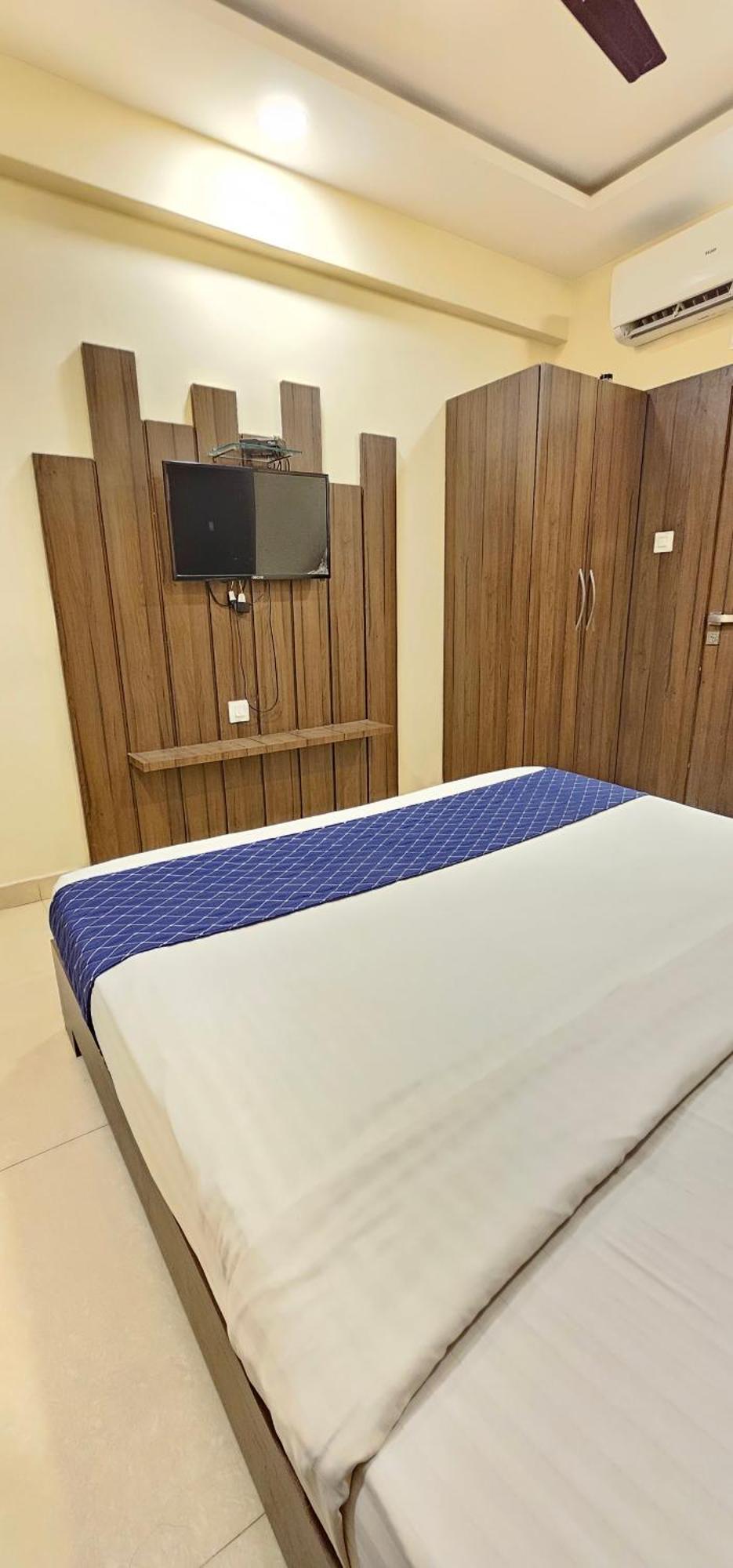 Stayguru Hotel Atithi Bhuj Eksteriør bilde