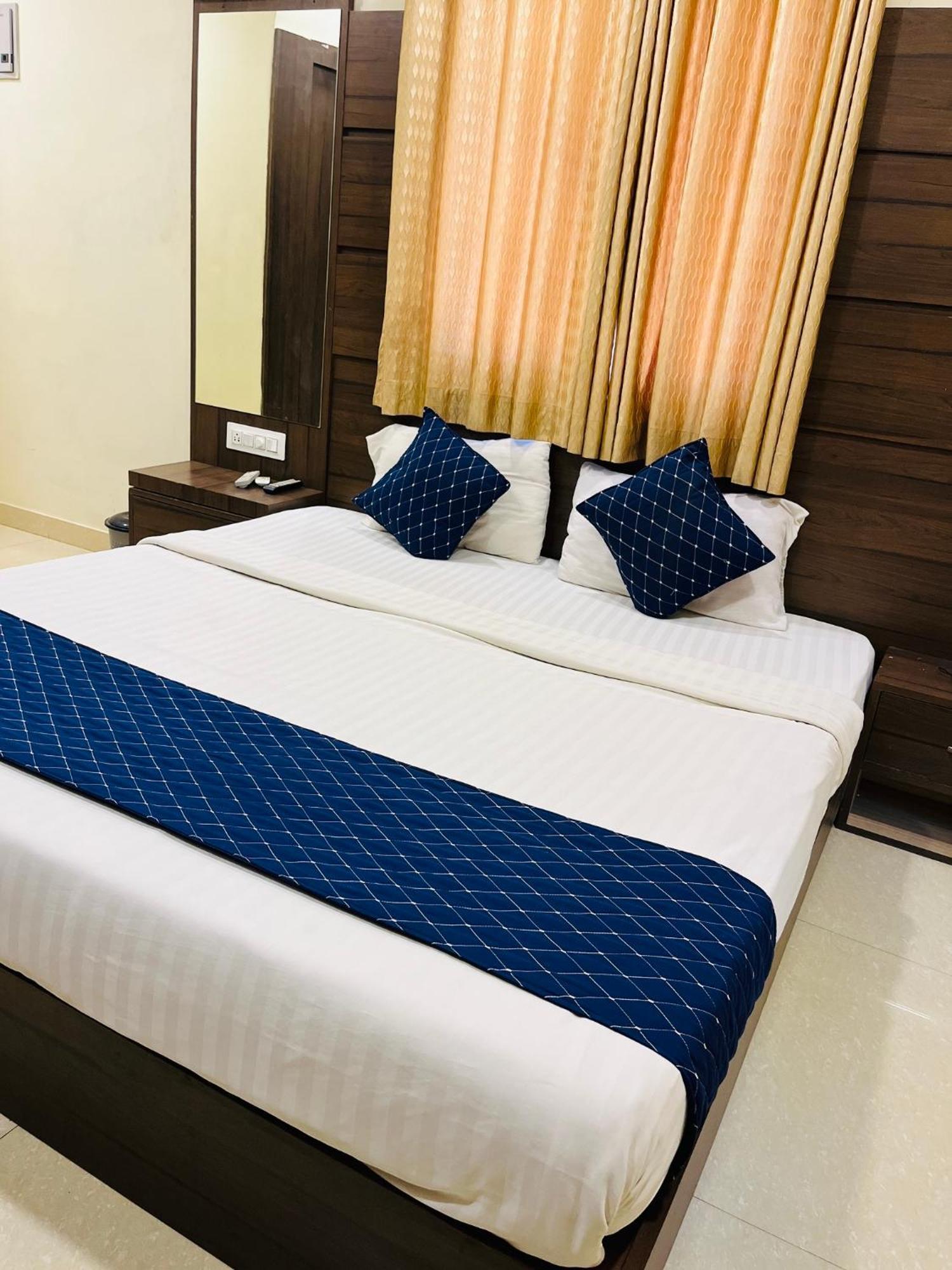 Stayguru Hotel Atithi Bhuj Eksteriør bilde