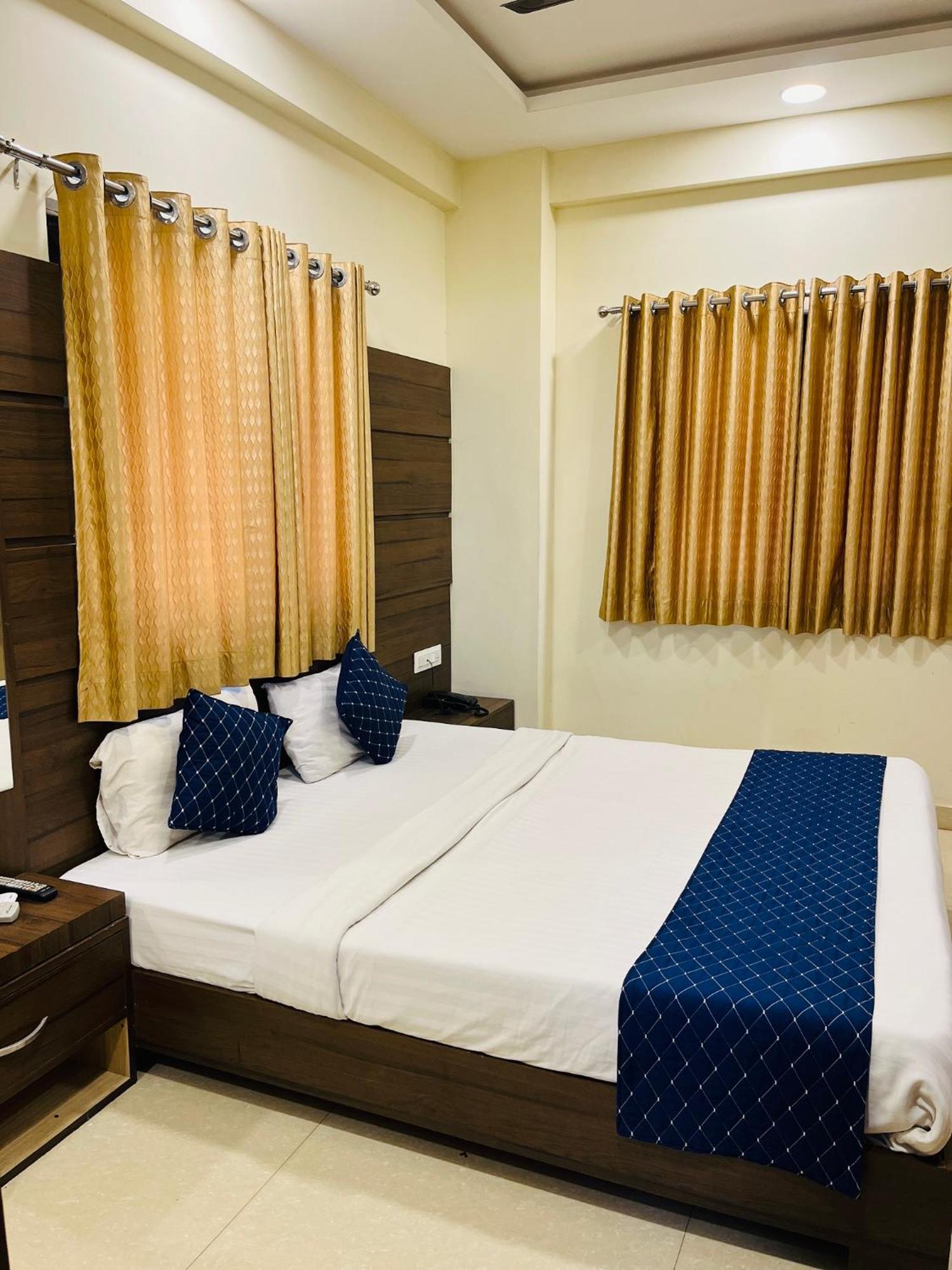 Stayguru Hotel Atithi Bhuj Eksteriør bilde